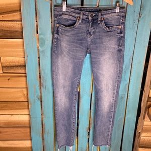 Blank NYC Intro medium wash ankle cropped skinny jeans 26 raw hem distressed